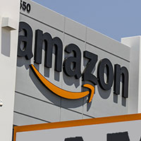 Amazon Stock Trading: Bears or Bulls This Holiday Season?